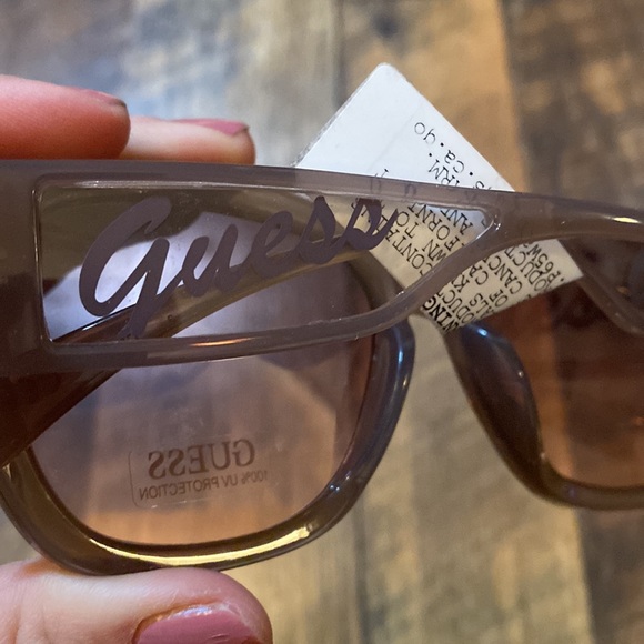 COPY - NWT Guess plastic frame sunglasses - Picture 2 of 3